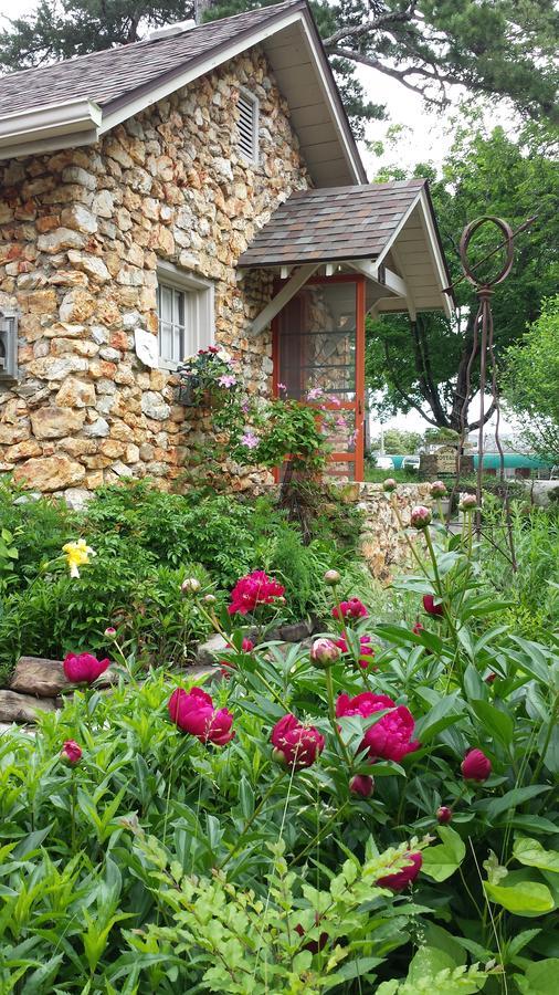 Rock Cottage Gardens B&B Юрека Спрингс Екстериор снимка